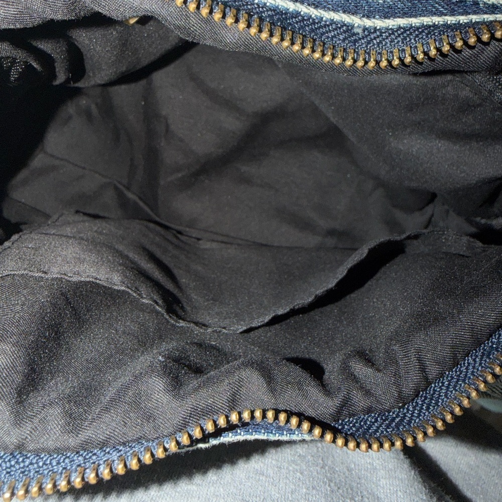 Denim Shoulder Bag

#balenciaga - Picture 10 of 10